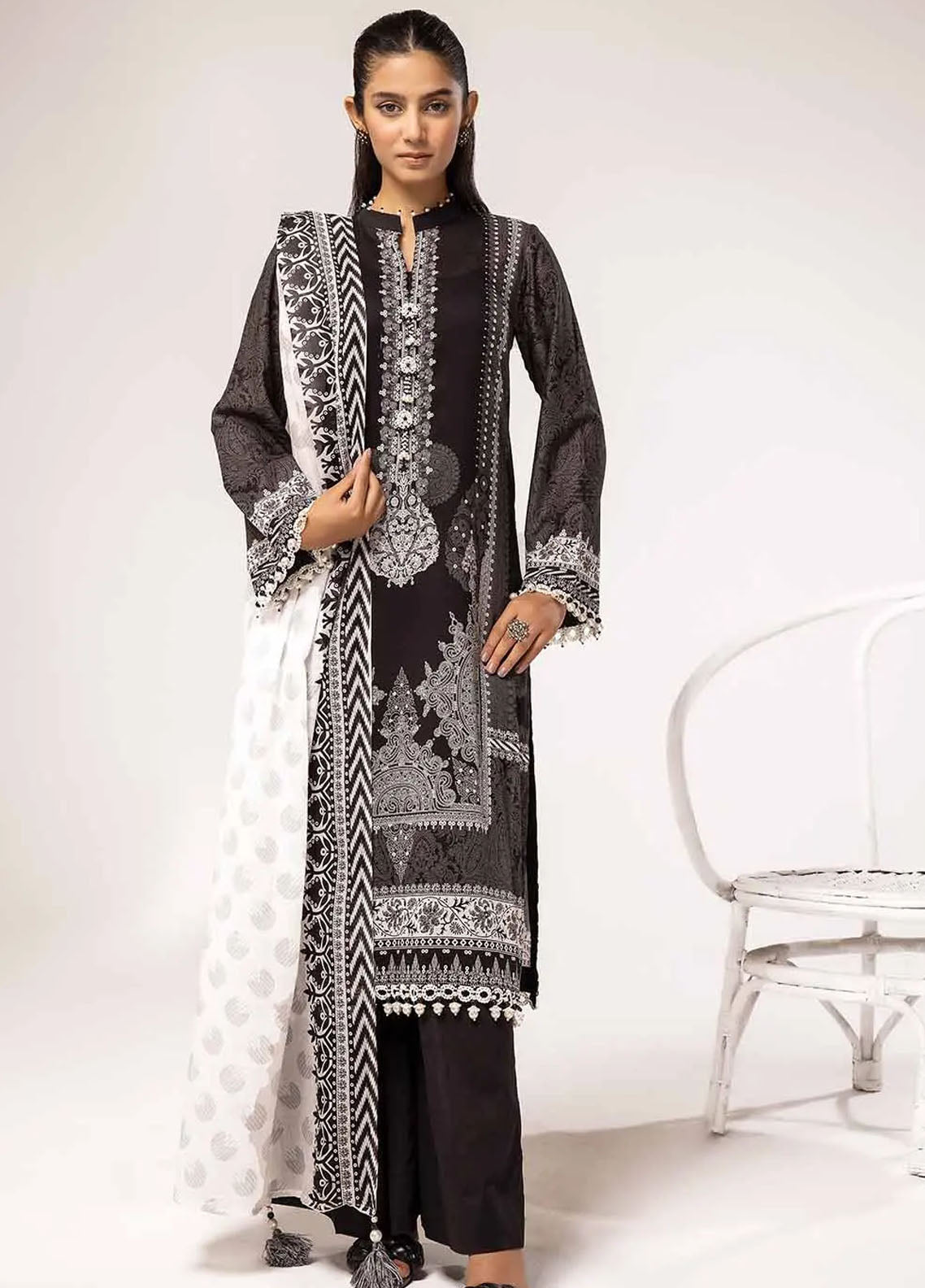 Slate By Gul Ahmed Black And White Unstitched Collection 2024 B-42016