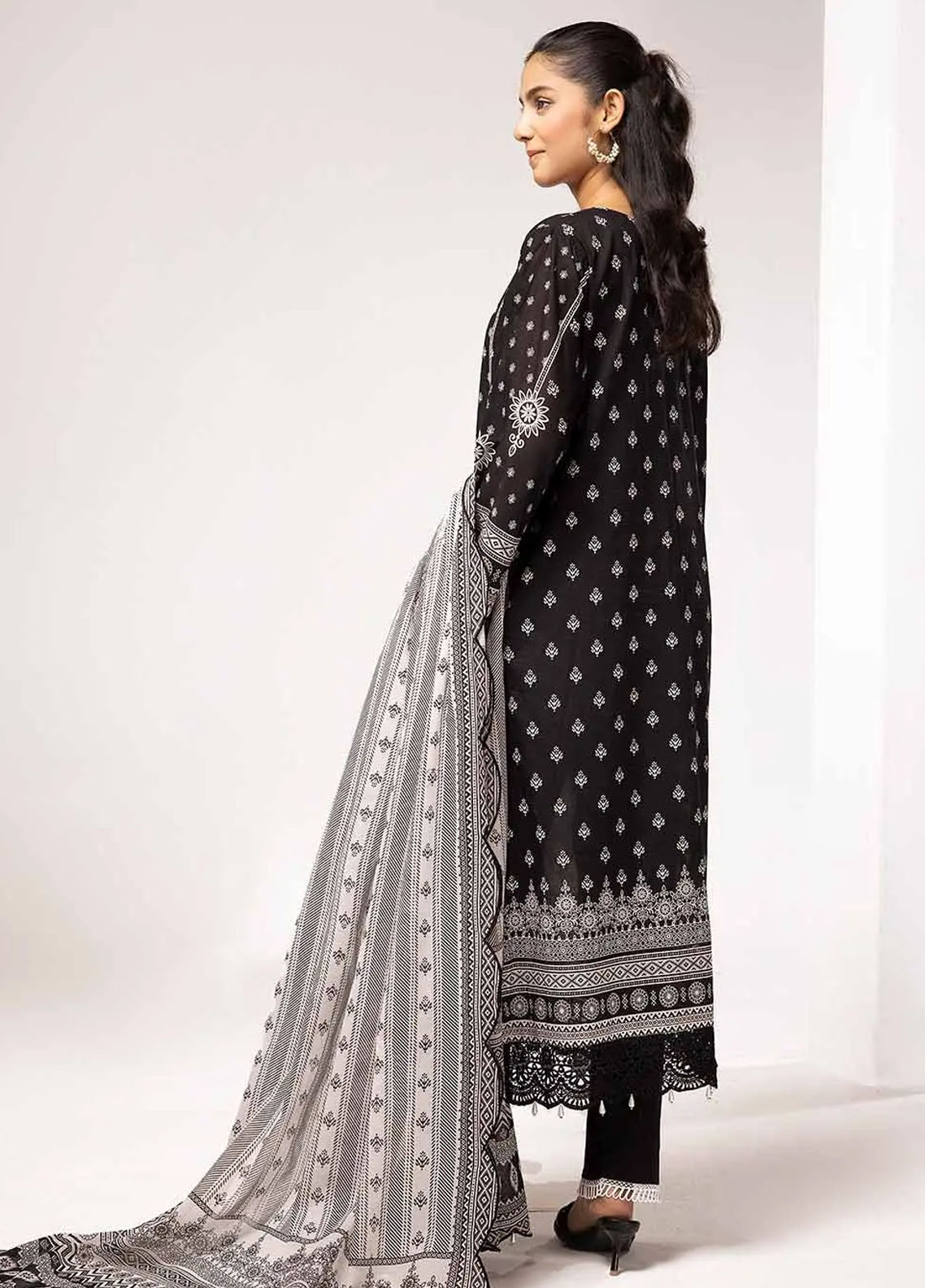 Slate By Gul Ahmed Black And White Unstitched Collection 2024 B-42019
