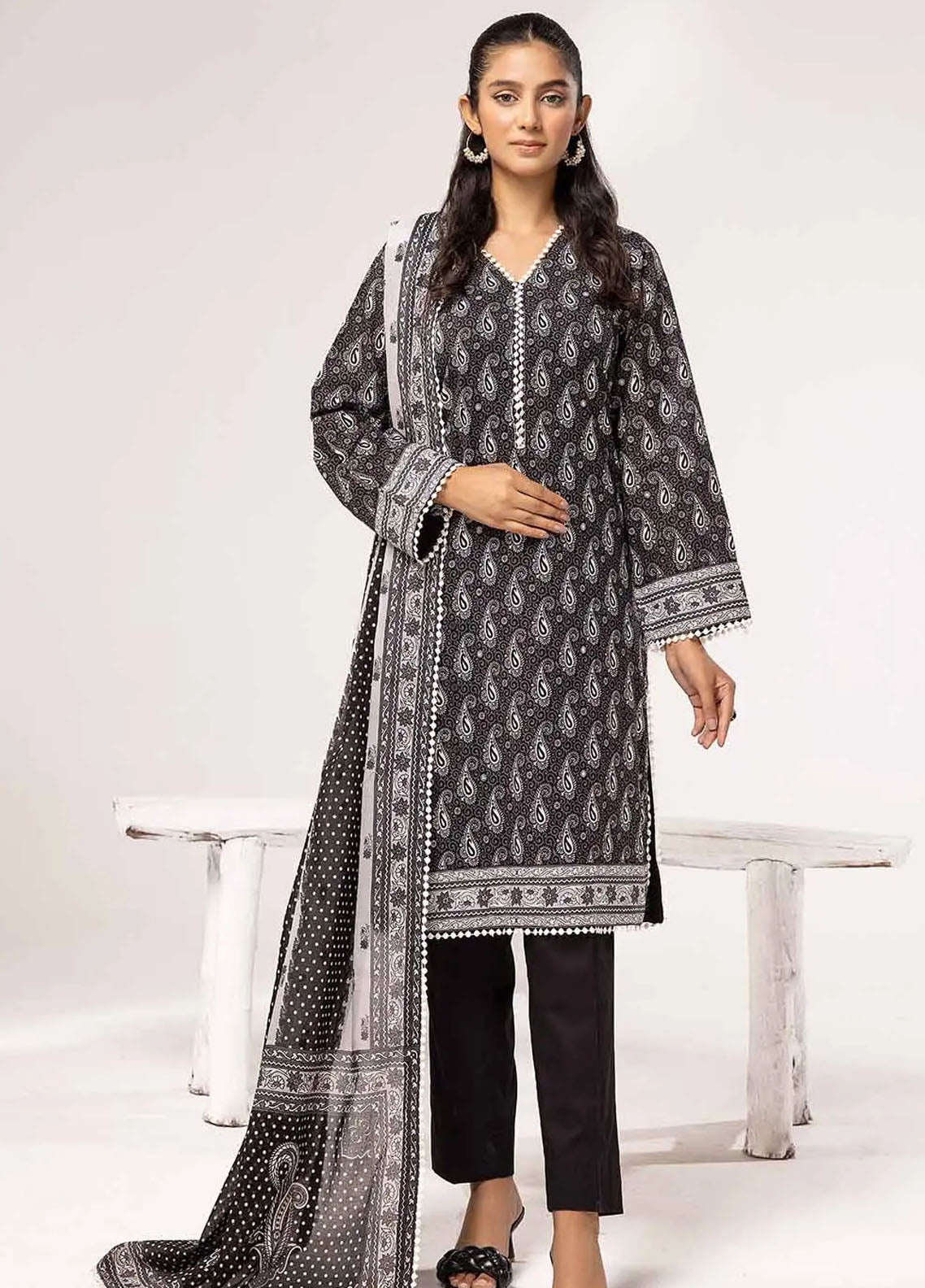 Slate By Gul Ahmed Black And White Unstitched Collection 2024 B-42020