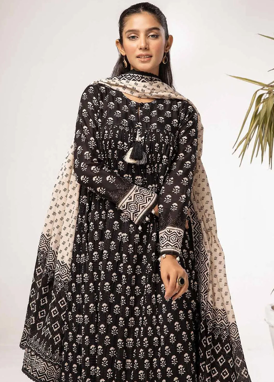 Slate By Gul Ahmed Black And White Unstitched Collection 2024 B-42023