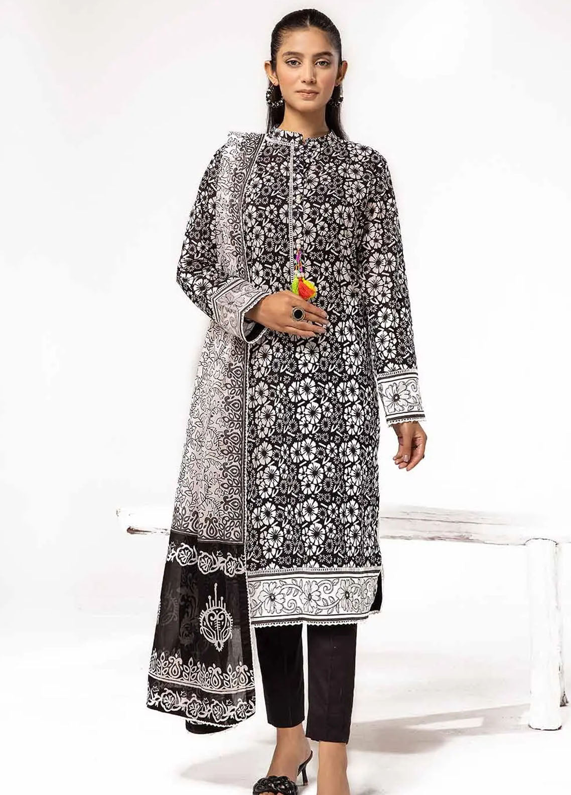 Slate By Gul Ahmed Black And White Unstitched Collection 2024 B-42024