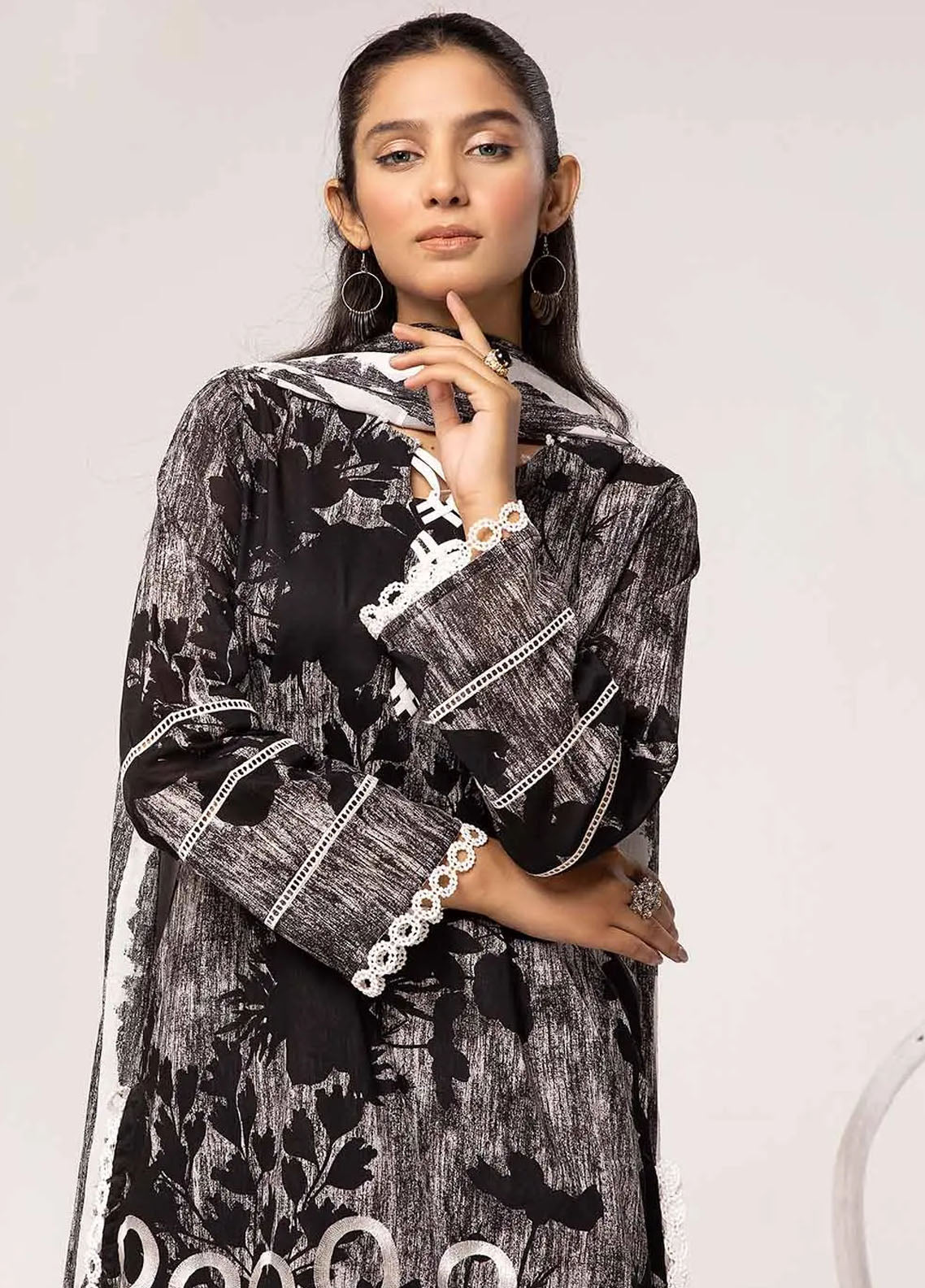 Slate By Gul Ahmed Black And White Unstitched Collection 2024 B-42027