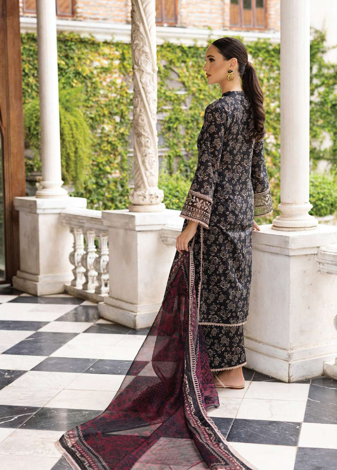 Tahra By Zainab Chottani Unstitched Lawn Collection 2023 Onyx Aura 6A