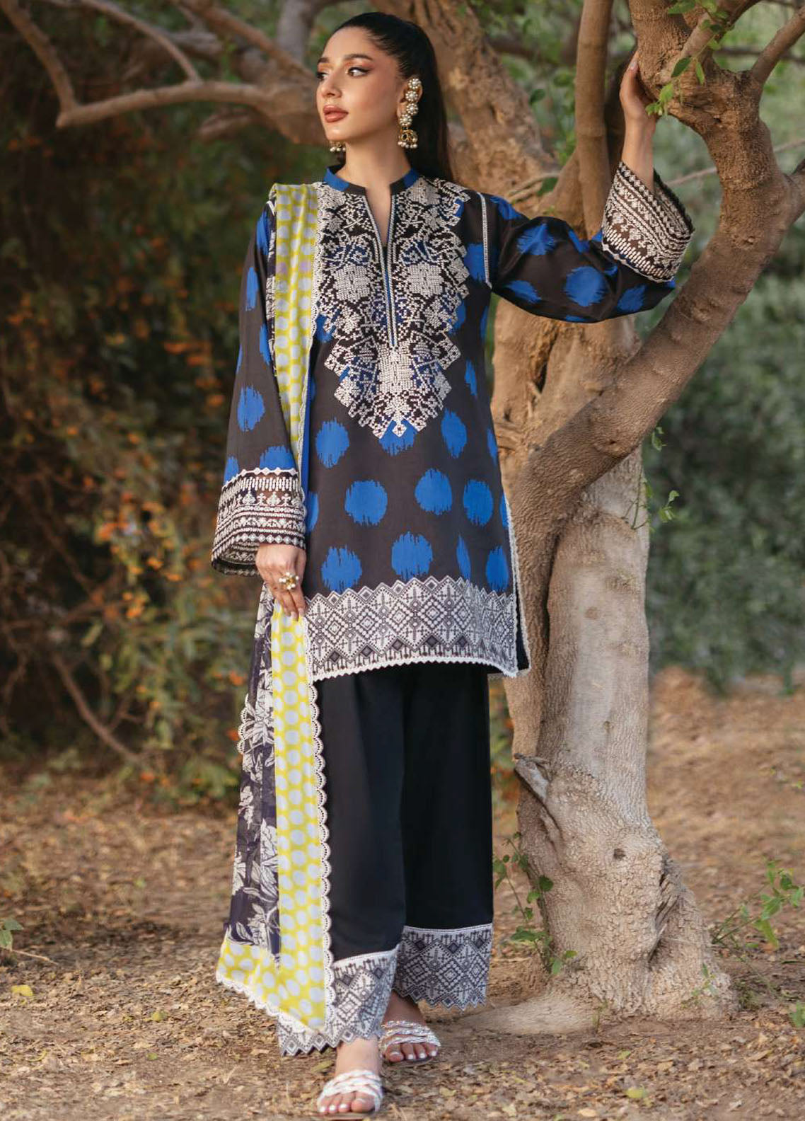 Tahra by Zainab Chottani Unstitched Lawn Collection 2024 10B Freya