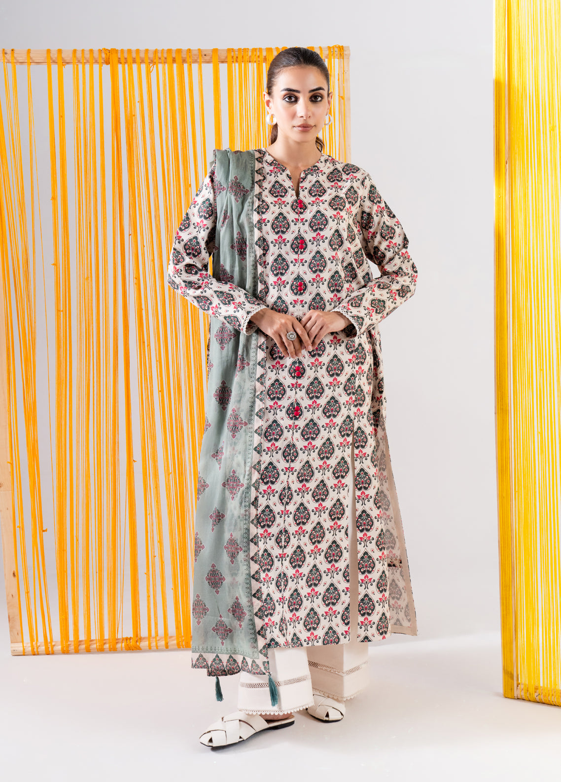 Tana Bana Pret Printed Lawn 3 Piece Suit MLD1-01