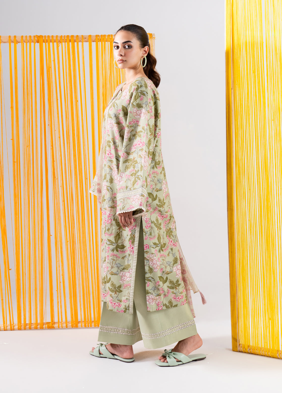 Tana Bana Pret Printed Lawn 3 Piece Suit MLD1-05