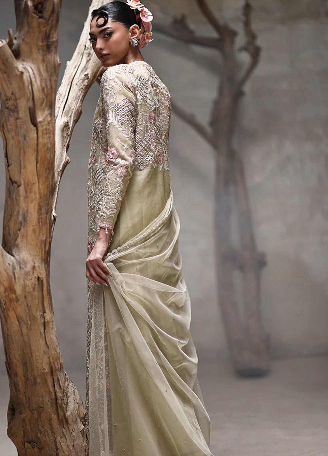 Thread and Motifs Pret Embroidered Organza 3 piece Suit 9217