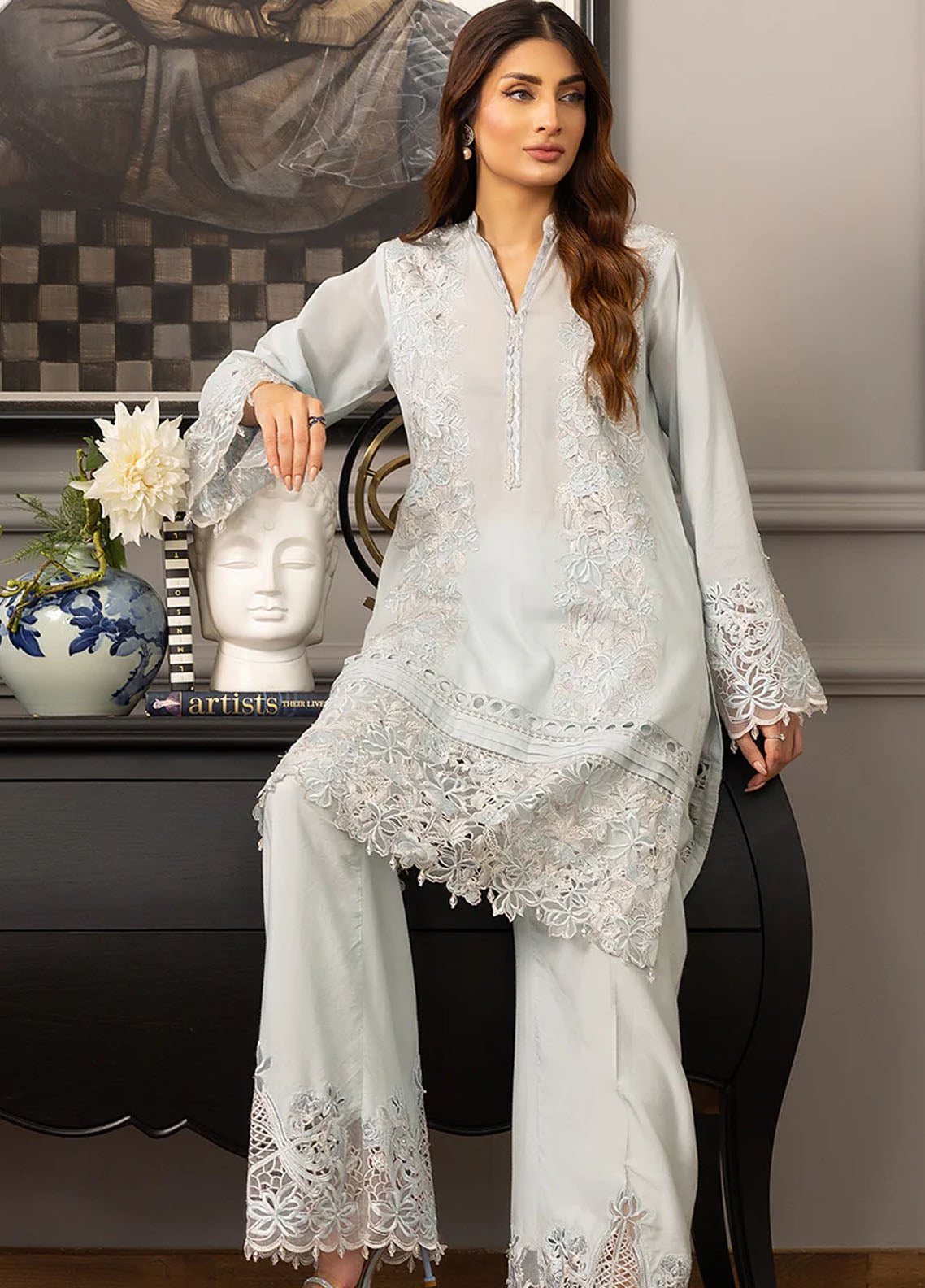 Threads And Motifs Pret Embroidered Lawn 2 Piece Suit 9055