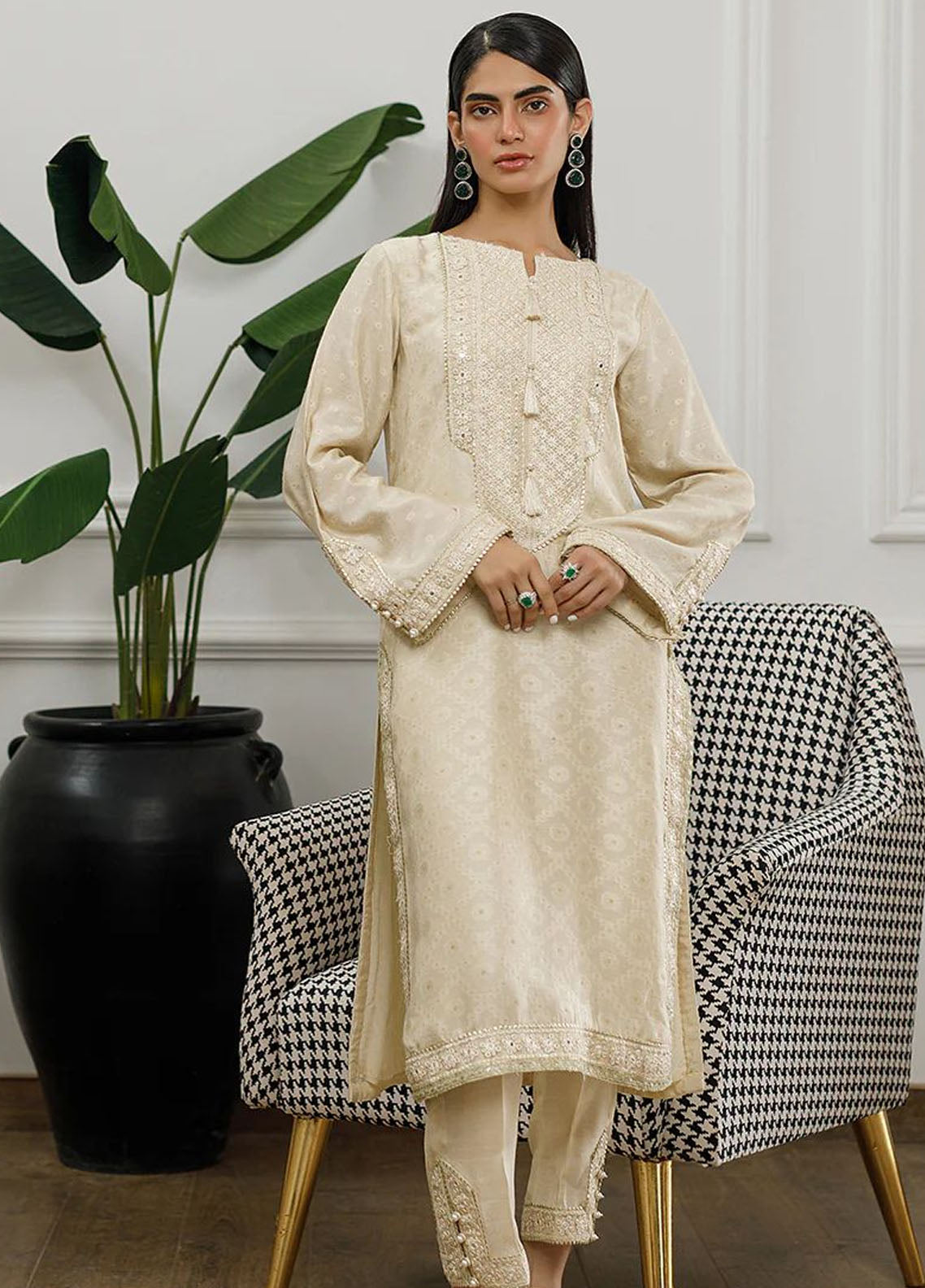 Threads And Motifs Pret Embroidered Banarsi 3 Piece Suit 8748