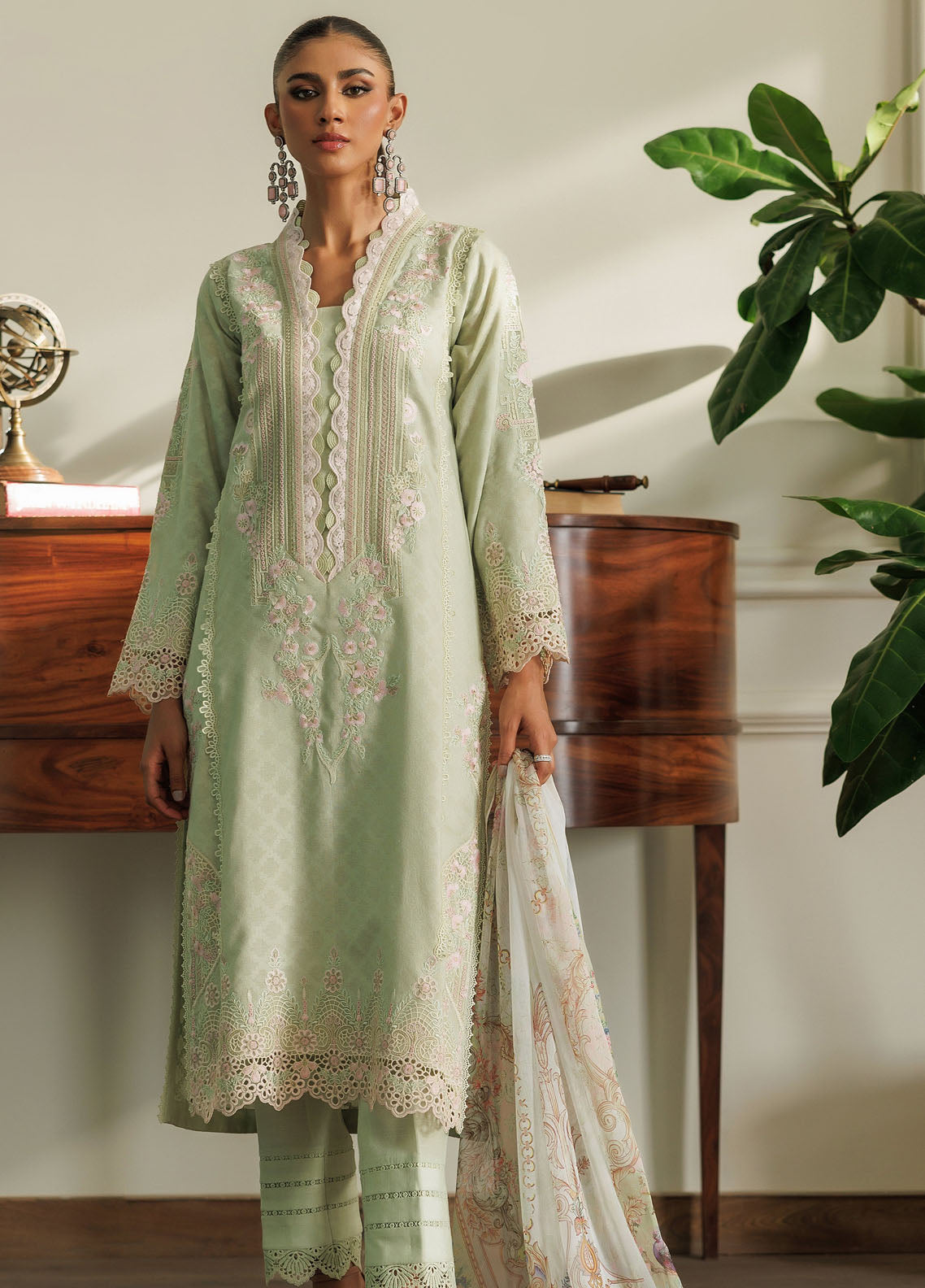 Threads And Motifs Pret Embroidered Jackquard 3 Piece Suit 8831