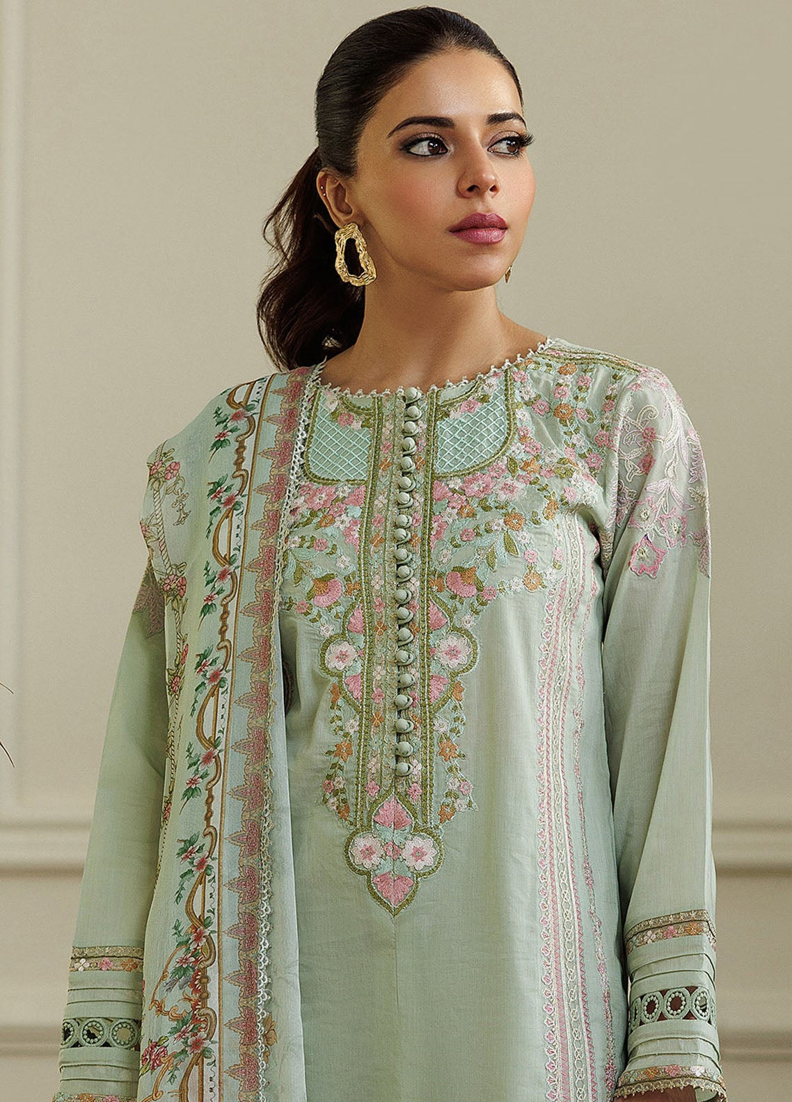 Threads And Motifs Pret Embroidered Lawn 3 Piece Suit 8954