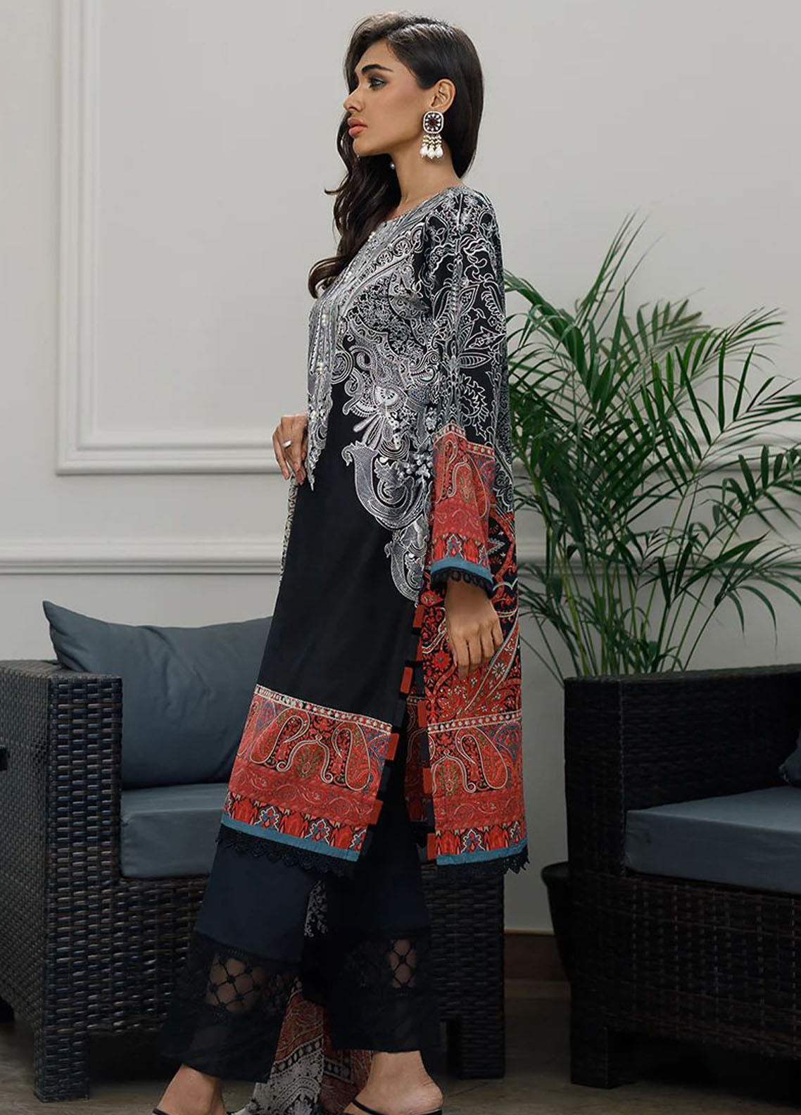 Threads & Motifs Pret Lawn 2 Piece Suit THM23RW 7977.1