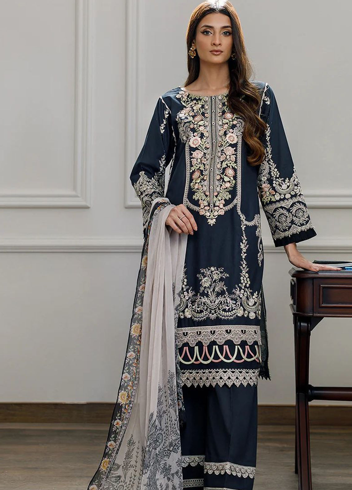 Threads & Motifs Pret Lawn 2 Piece Suit THM23RW 7971.1