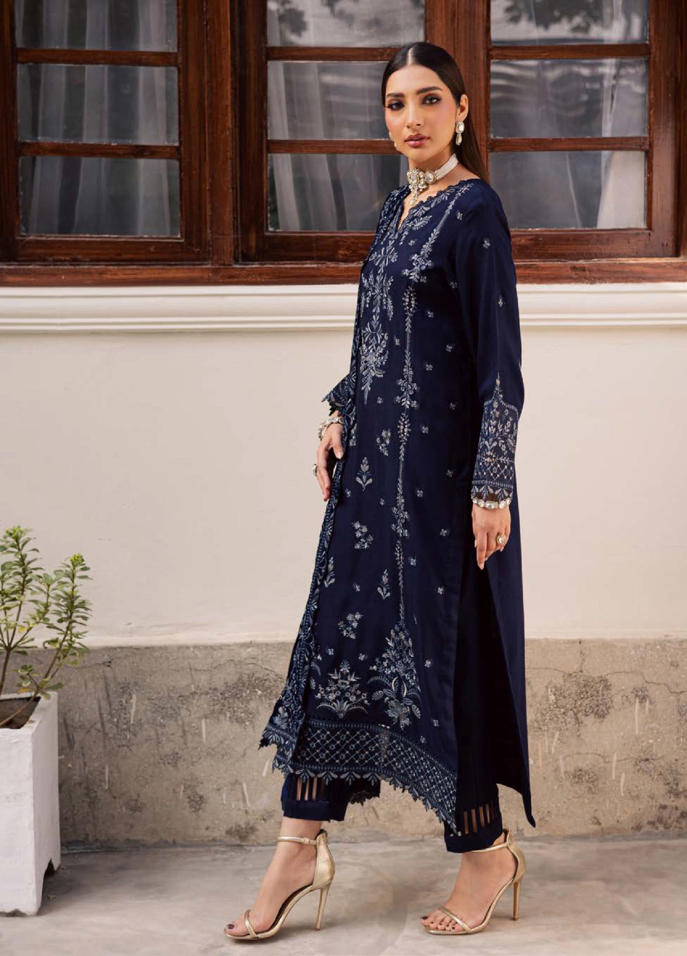 Nureh Exclusive Unstitched Luxury Leather Peach Velvet Shawl Embroidered Suits 3 Piece NU25NS NE-200 - Festive Collection