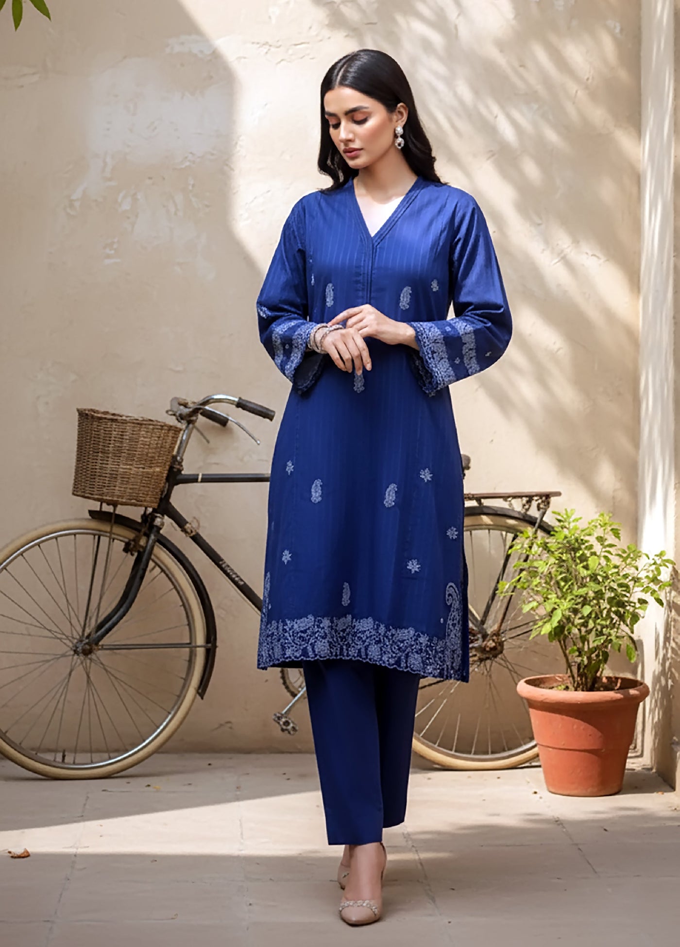 Lakhany Women Ready To Wear Embroidered 2 Piece Cambric LG-UB-0190-W-EMB-2P - Winter Collection