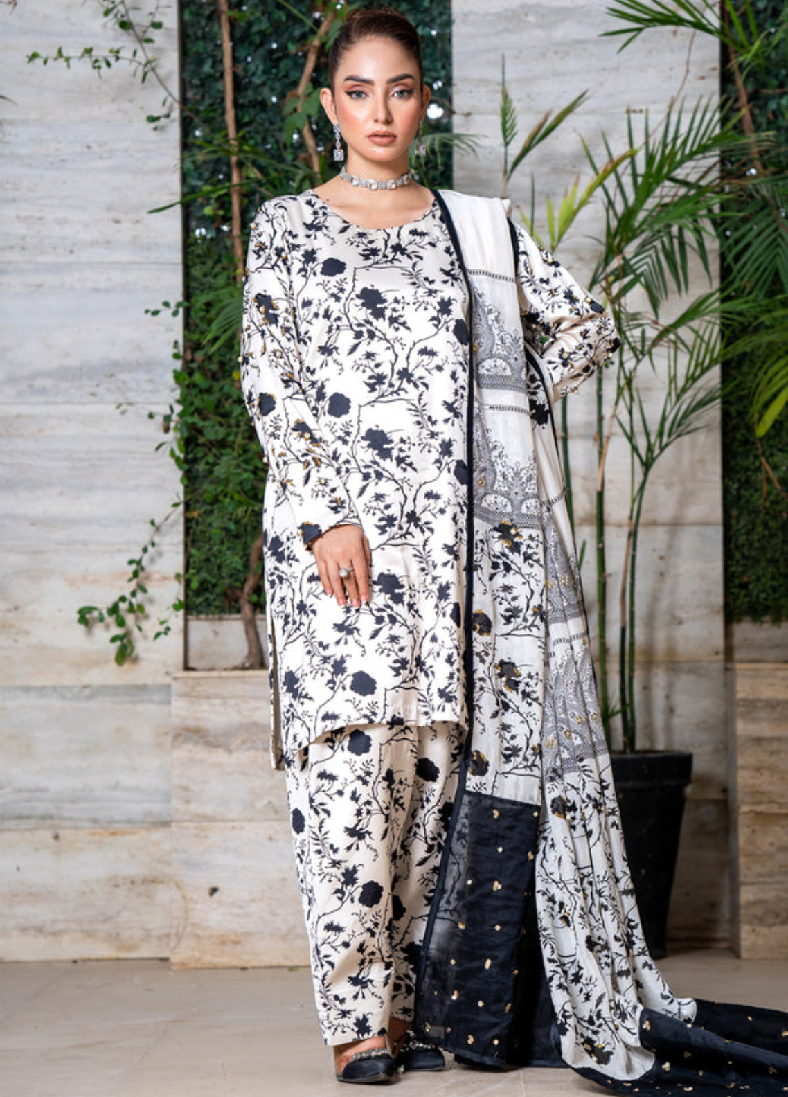 Zaib Un Nisa Pret Embroidered Silk 3 Piece Suit Black and White