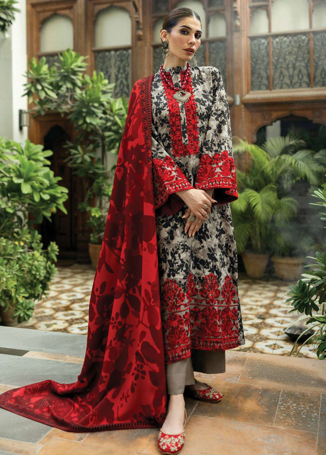 Zainab Chottani Unstitched Winter Shawls Collection 2024 D-04 Femestan