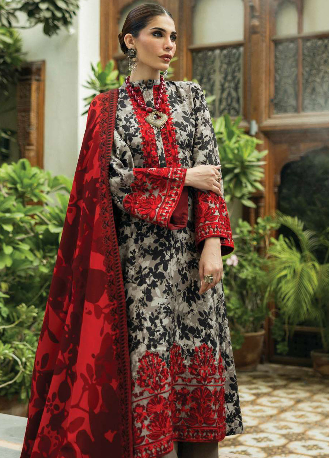 Zainab Chottani Unstitched Winter Shawls Collection 2024 D-04 Femestan