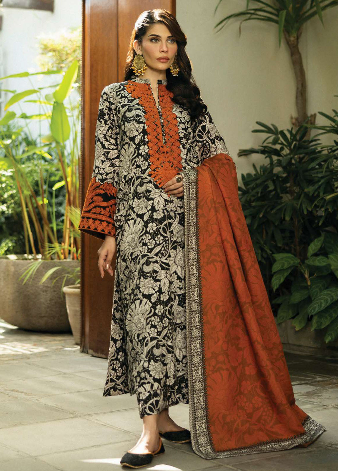 Zainab Chottani Unstitched Winter Shawls Collection 2024 D-06 Mysha