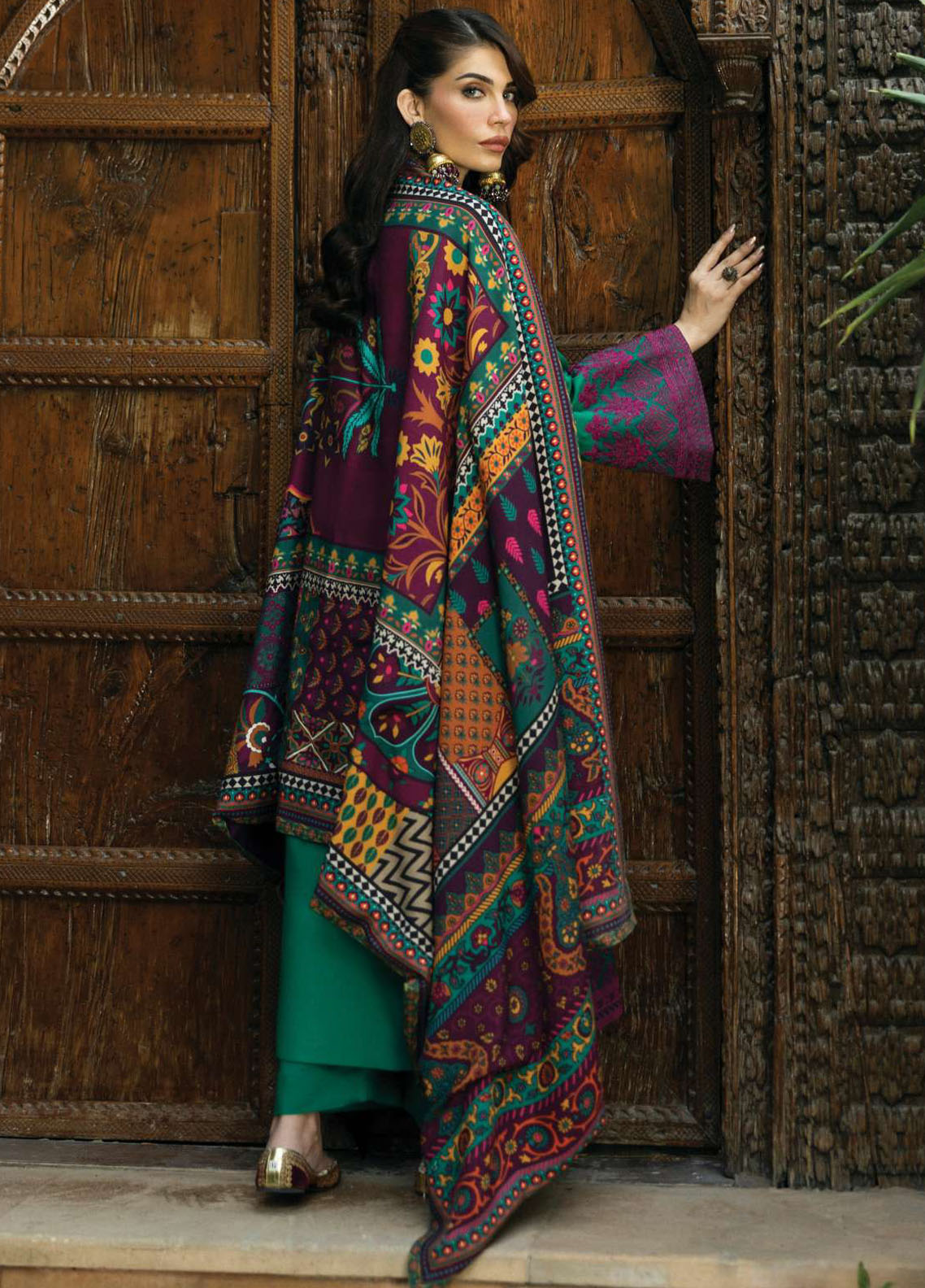 Zainab Chottani Unstitched Winter Shawls Collection 2024 D-08 Esha