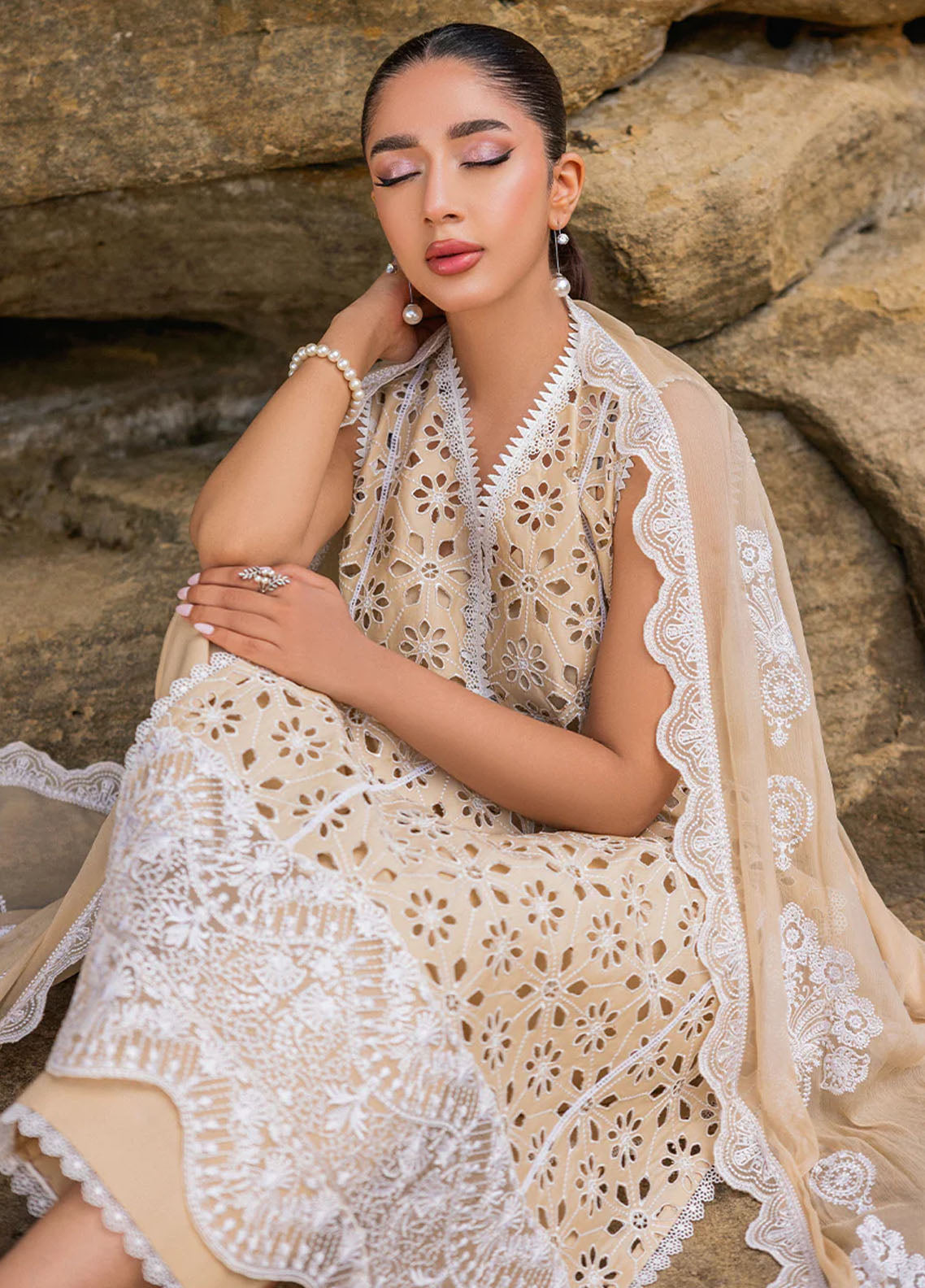 Zainab Chottani Chikankari Luxury Unstitched Collection 2024 D-7B Motia