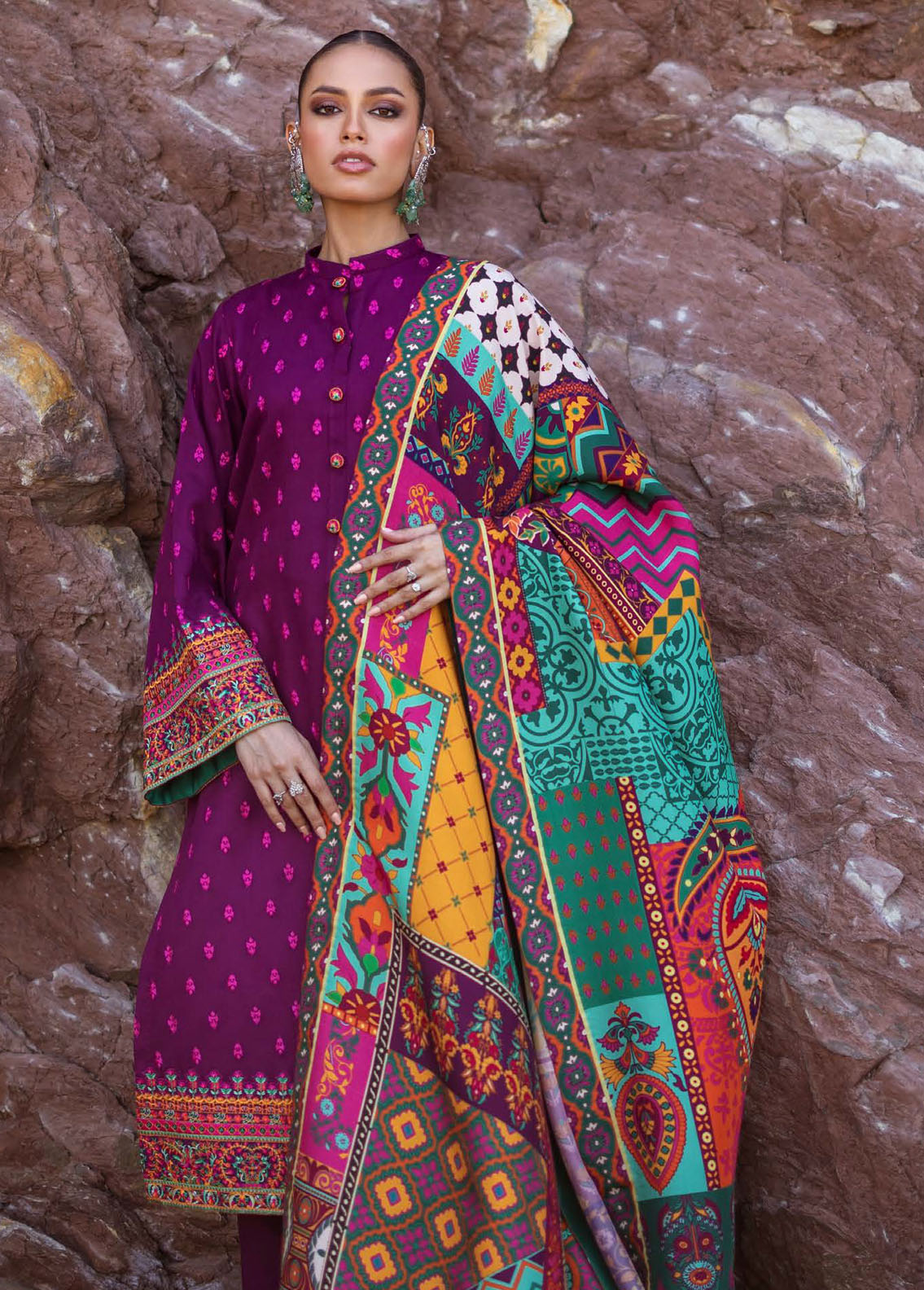 Zainab Chottani Winter Shawl Unstitched Collection 2023 D10 Gul