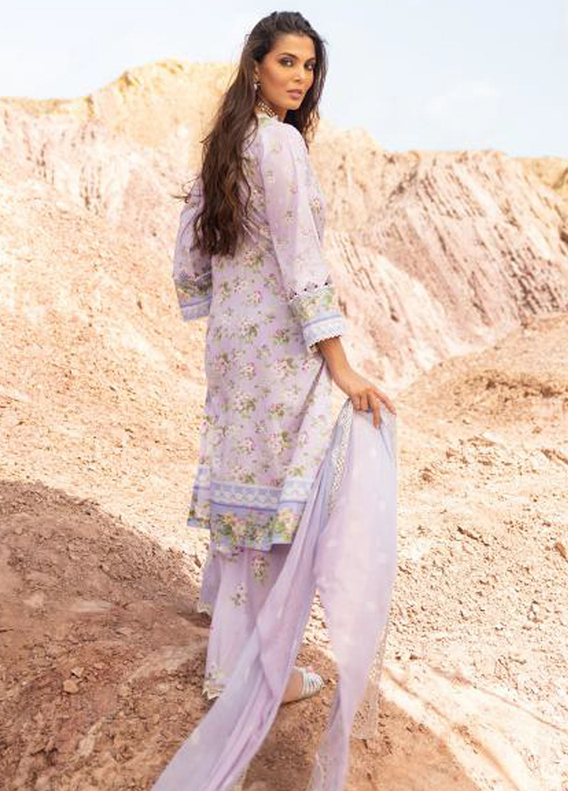 Elaf Signature Embroidered Lawn Collection 2023 ESC-01A