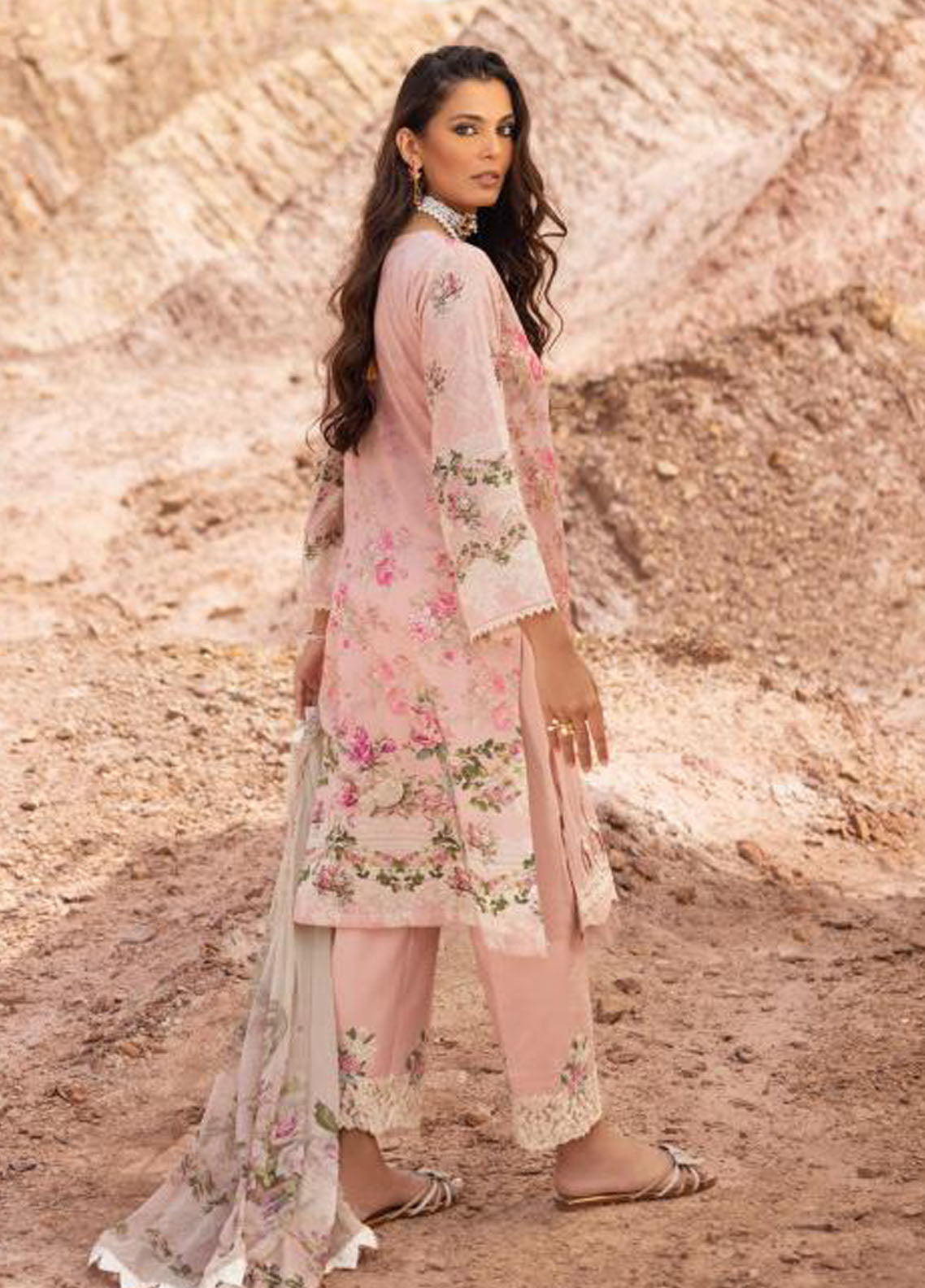 Elaf Signature Embroidered Lawn Collection 2023 ESC-02A