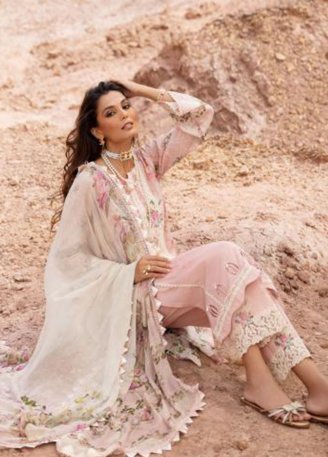 Elaf Signature Embroidered Lawn Collection 2023 ESC-02A
