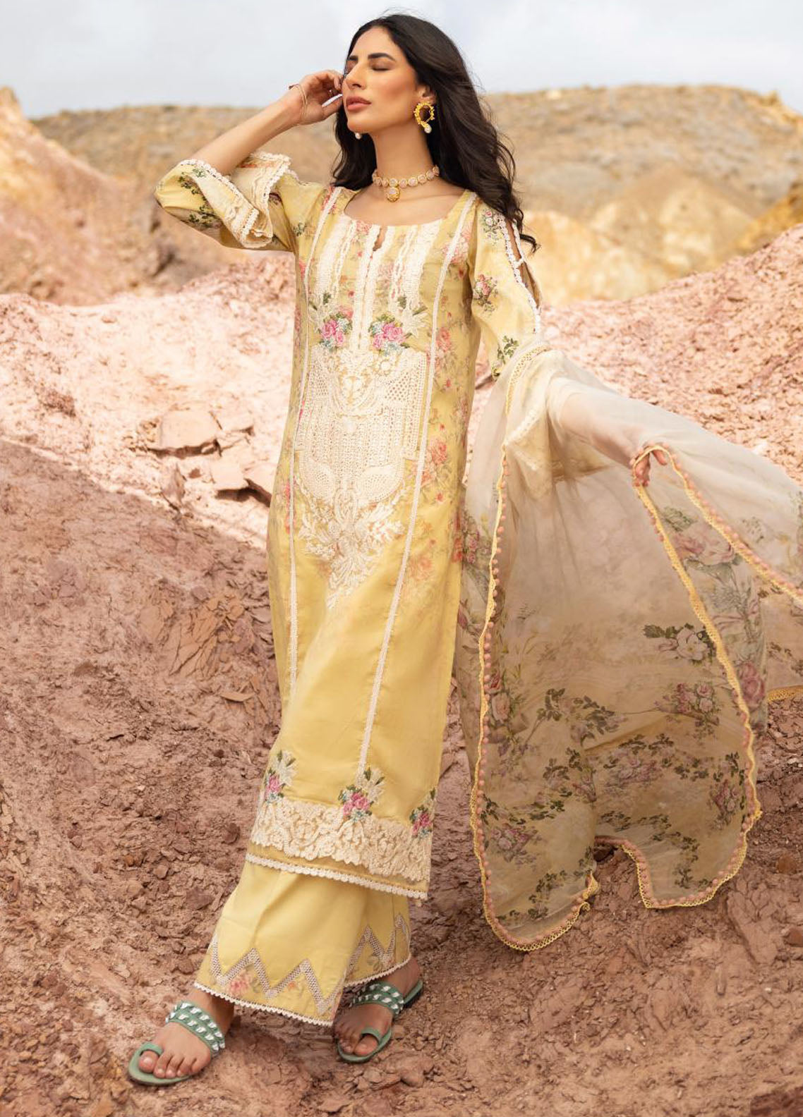 Elaf Signature Embroidered Lawn Collection 2023 ESC-02B