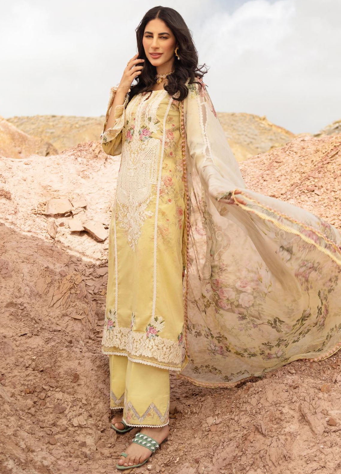 Elaf Signature Embroidered Lawn Collection 2023 ESC-02B