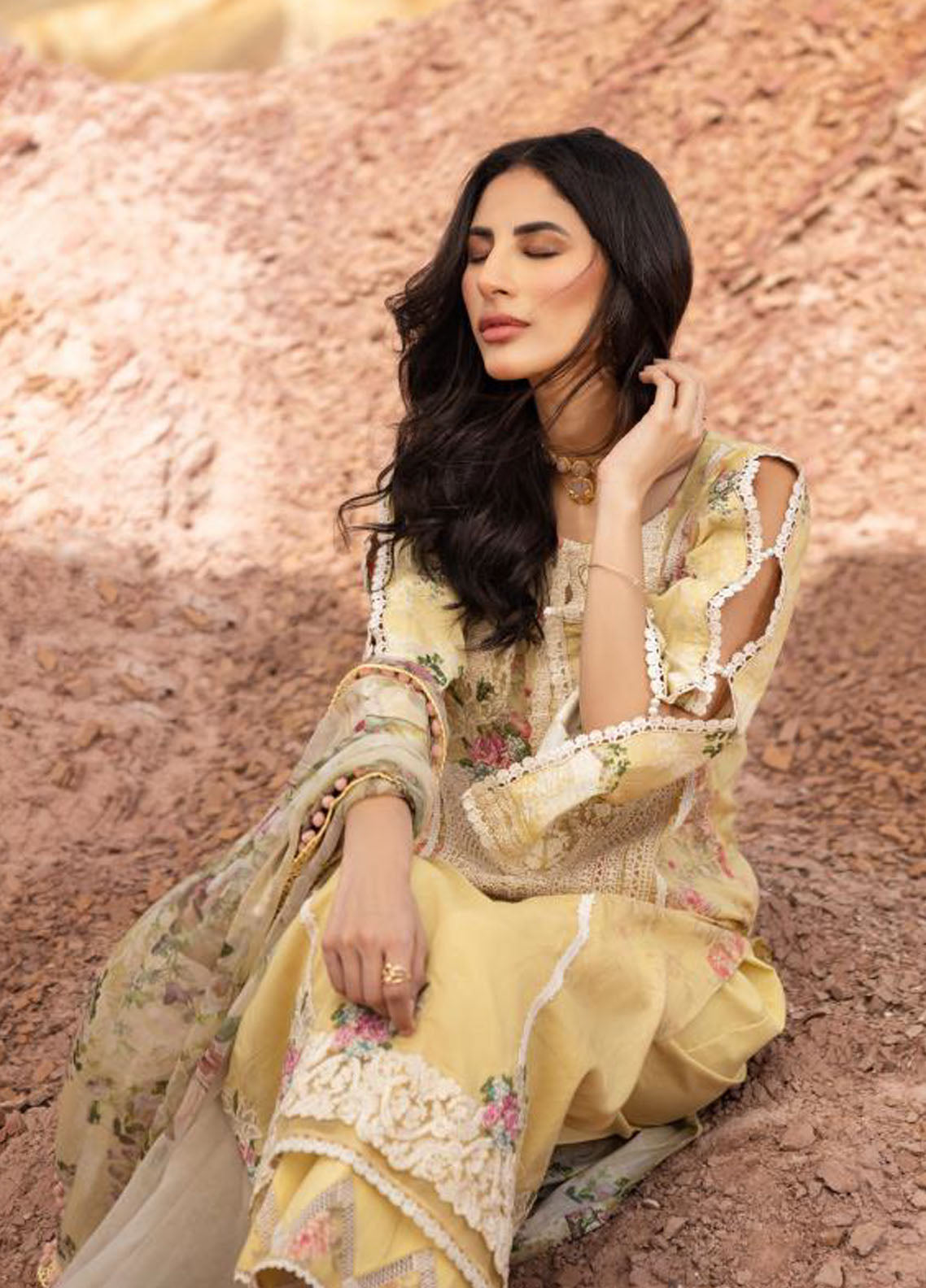 Elaf Signature Embroidered Lawn Collection 2023 ESC-02B