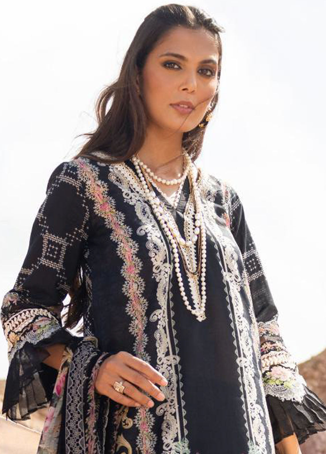 Elaf Signature Embroidered Lawn Collection 2023 ESC-03A