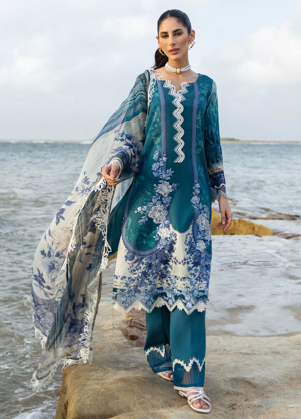 Elaf Signature Embroidered Lawn Collection 2023 ESC-04A