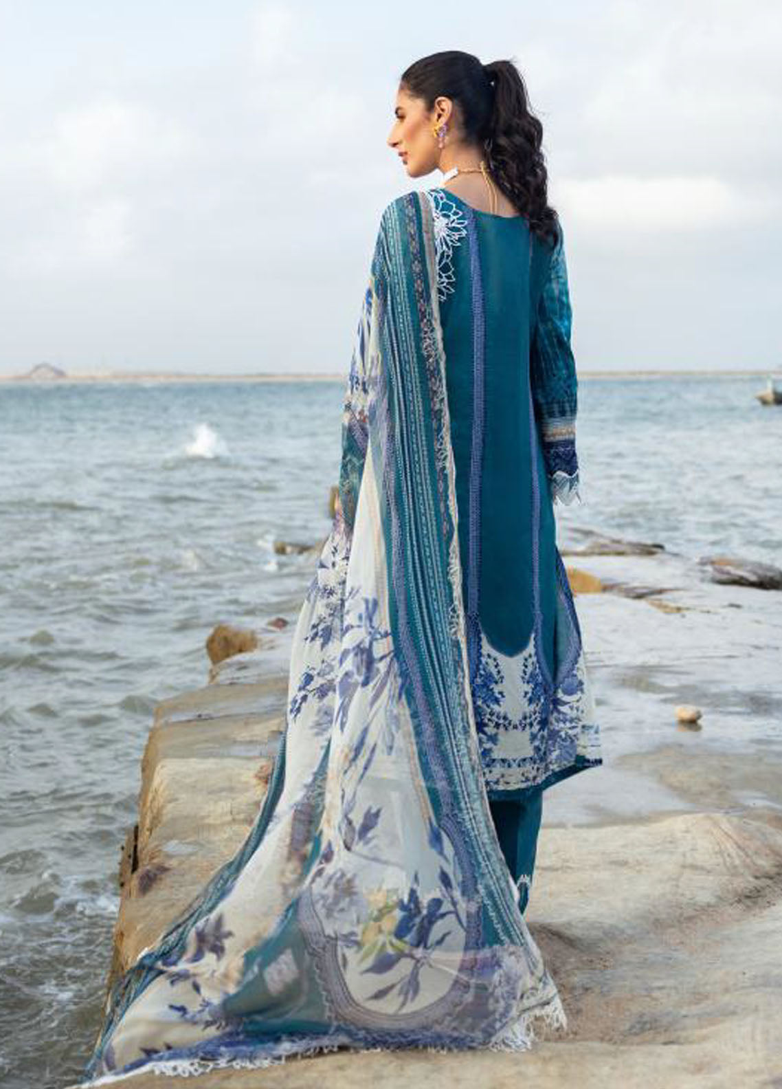 Elaf Signature Embroidered Lawn Collection 2023 ESC-04A