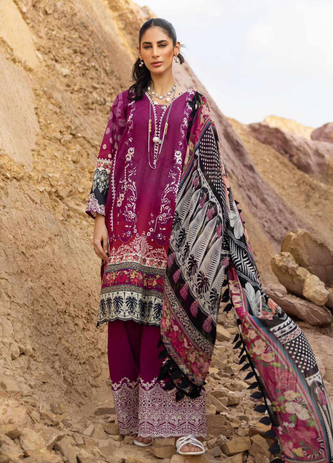 Elaf Signature Embroidered Lawn Collection 2023 ESC-05B