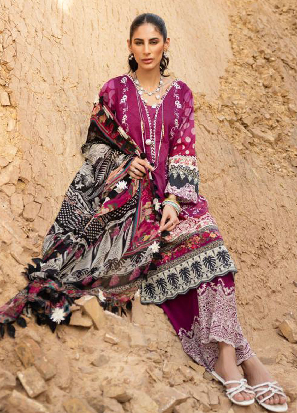 Elaf Signature Embroidered Lawn Collection 2023 ESC-05B