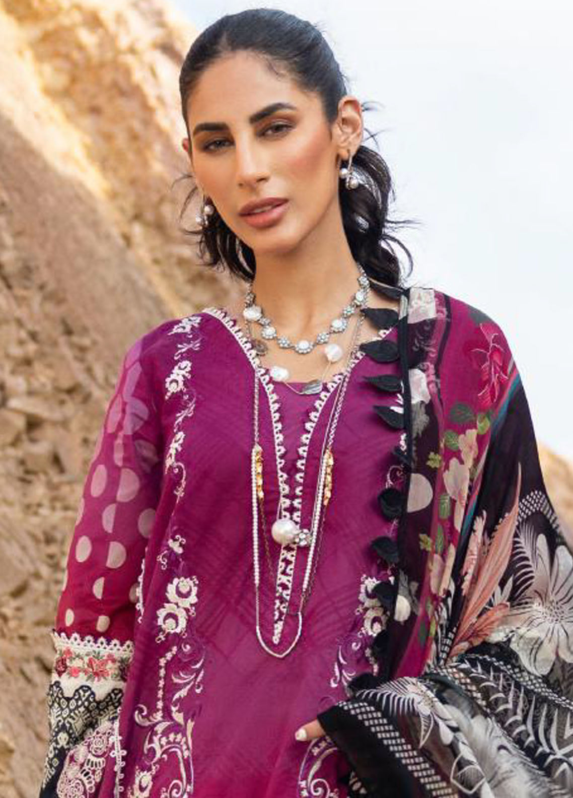 Elaf Signature Embroidered Lawn Collection 2023 ESC-05B