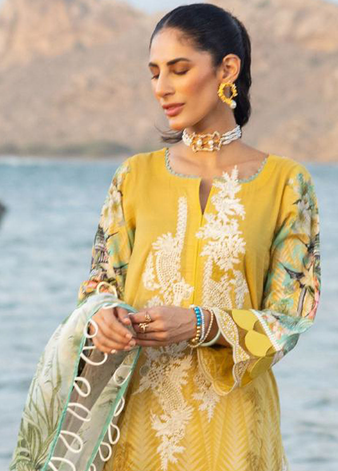 Elaf Signature Embroidered Lawn Collection 2023 ESC-06A
