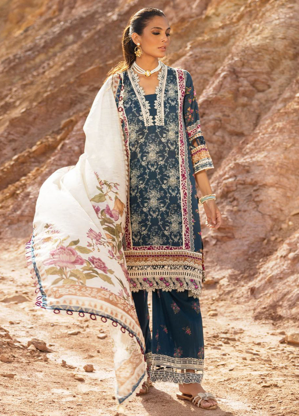 Elaf Signature Embroidered Lawn Collection 2023 ESC-07A