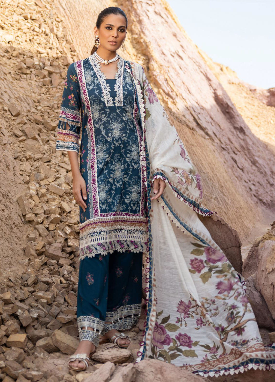 Elaf Signature Embroidered Lawn Collection 2023 ESC-07A