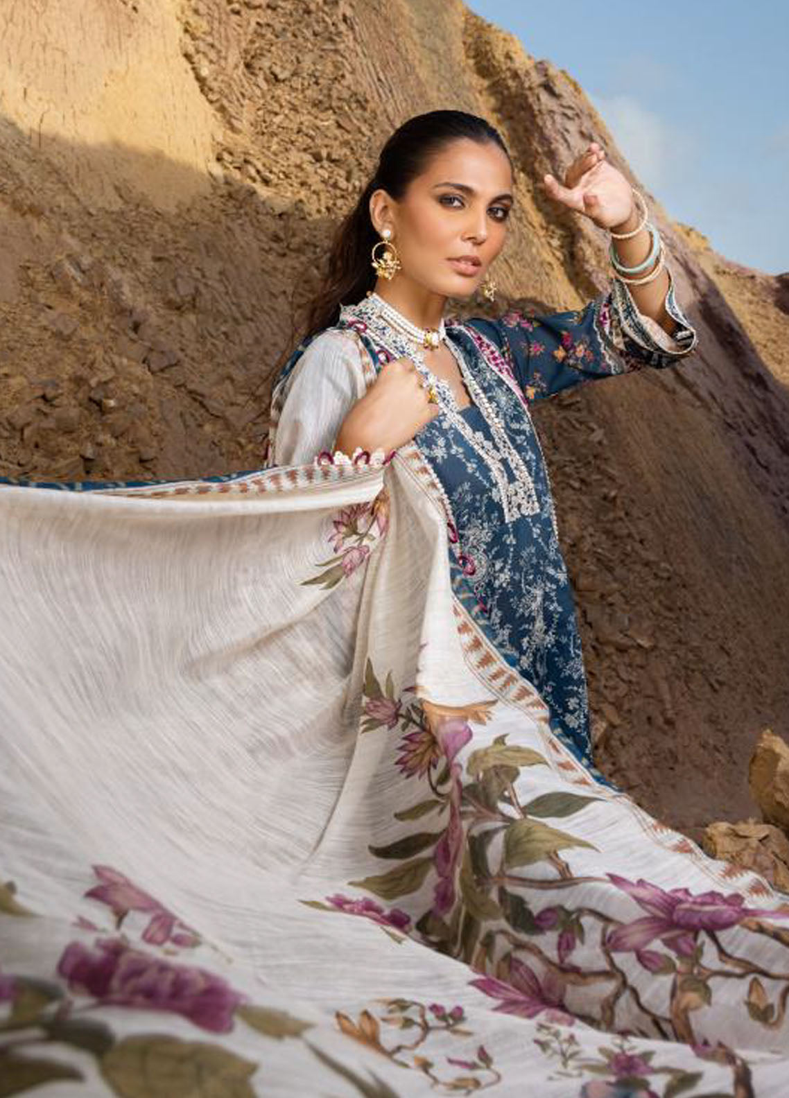 Elaf Signature Embroidered Lawn Collection 2023 ESC-07A