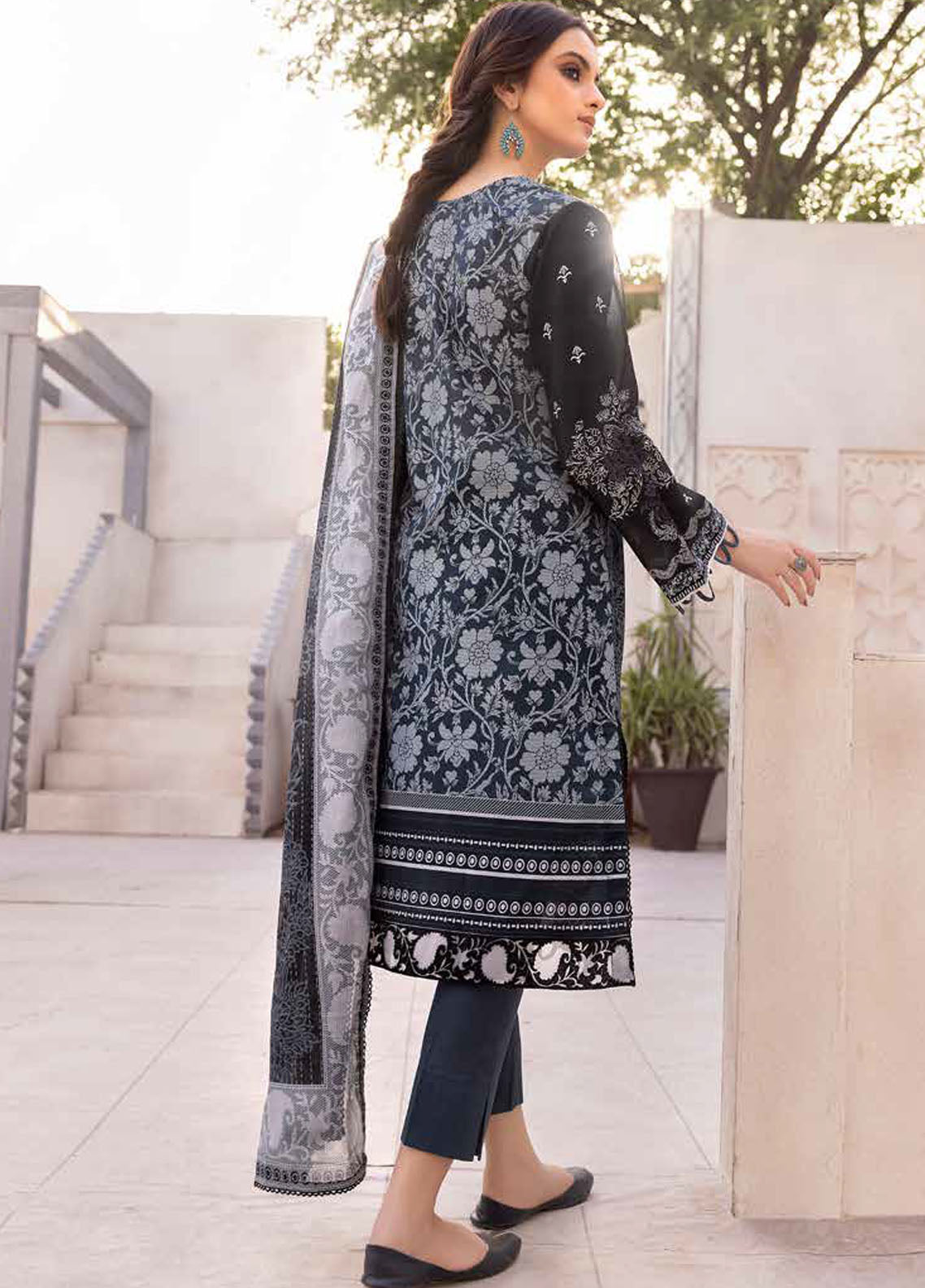 Gul Ahmed Black & White Unstitched Lawn Collection 2023 DN-32104