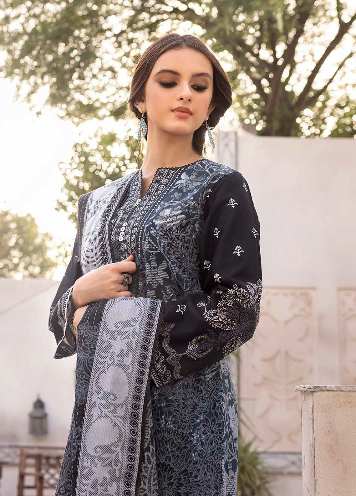 Gul Ahmed Black & White Unstitched Lawn Collection 2023 DN-32104