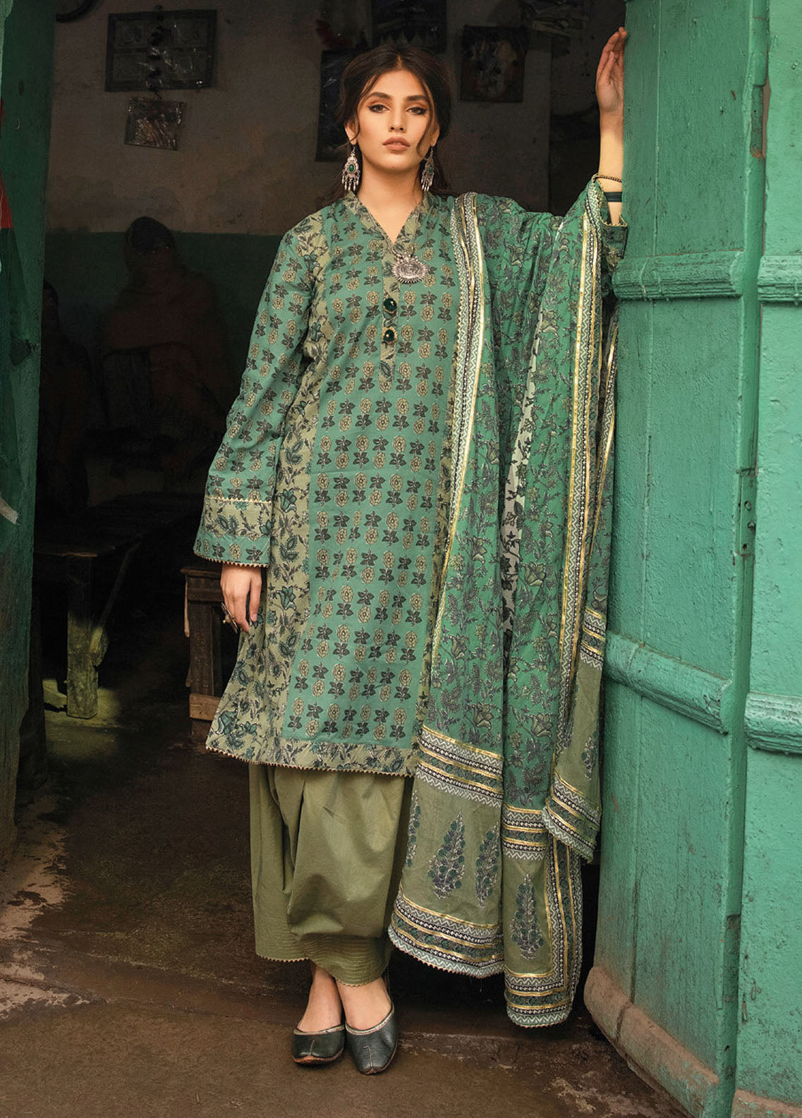 Gul Ahmed Vintage Garden Lawn Collection 2023 CL-32463A