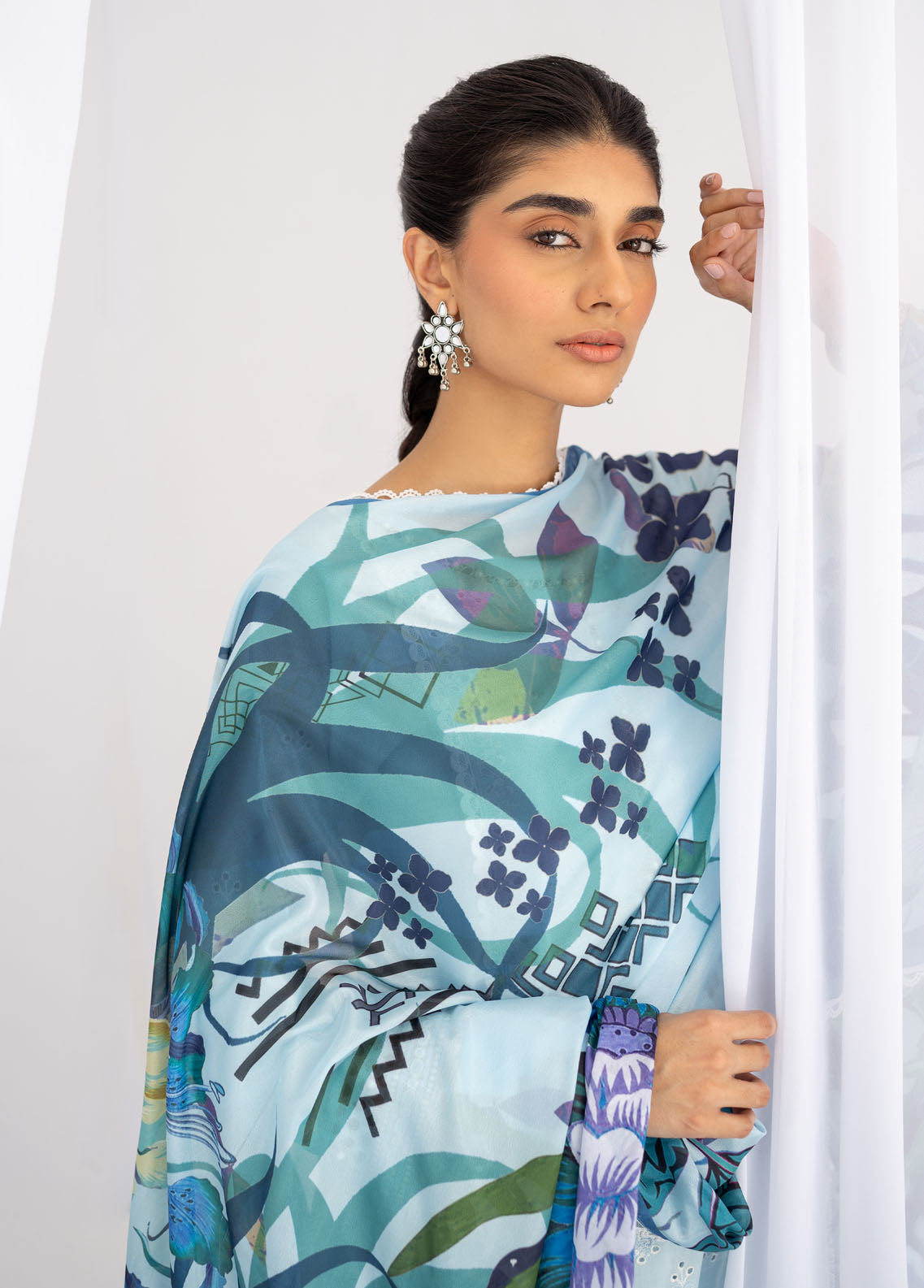 Saheliyaan by Gisele Unstitched Lawn Collection 2023 Neelum