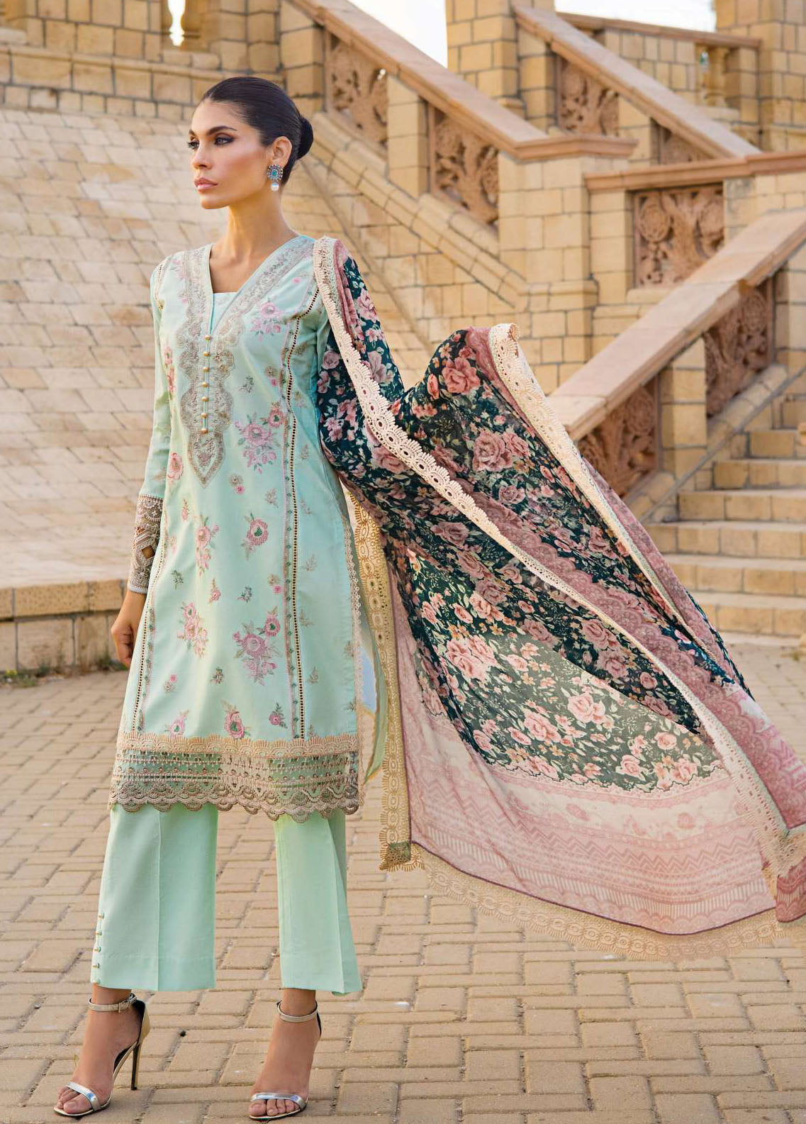 Zainab Chottani Luxury Lawn Collection 2023 2A