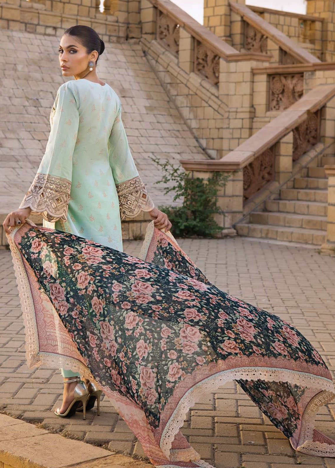 Zainab Chottani Luxury Lawn Collection 2023 2A