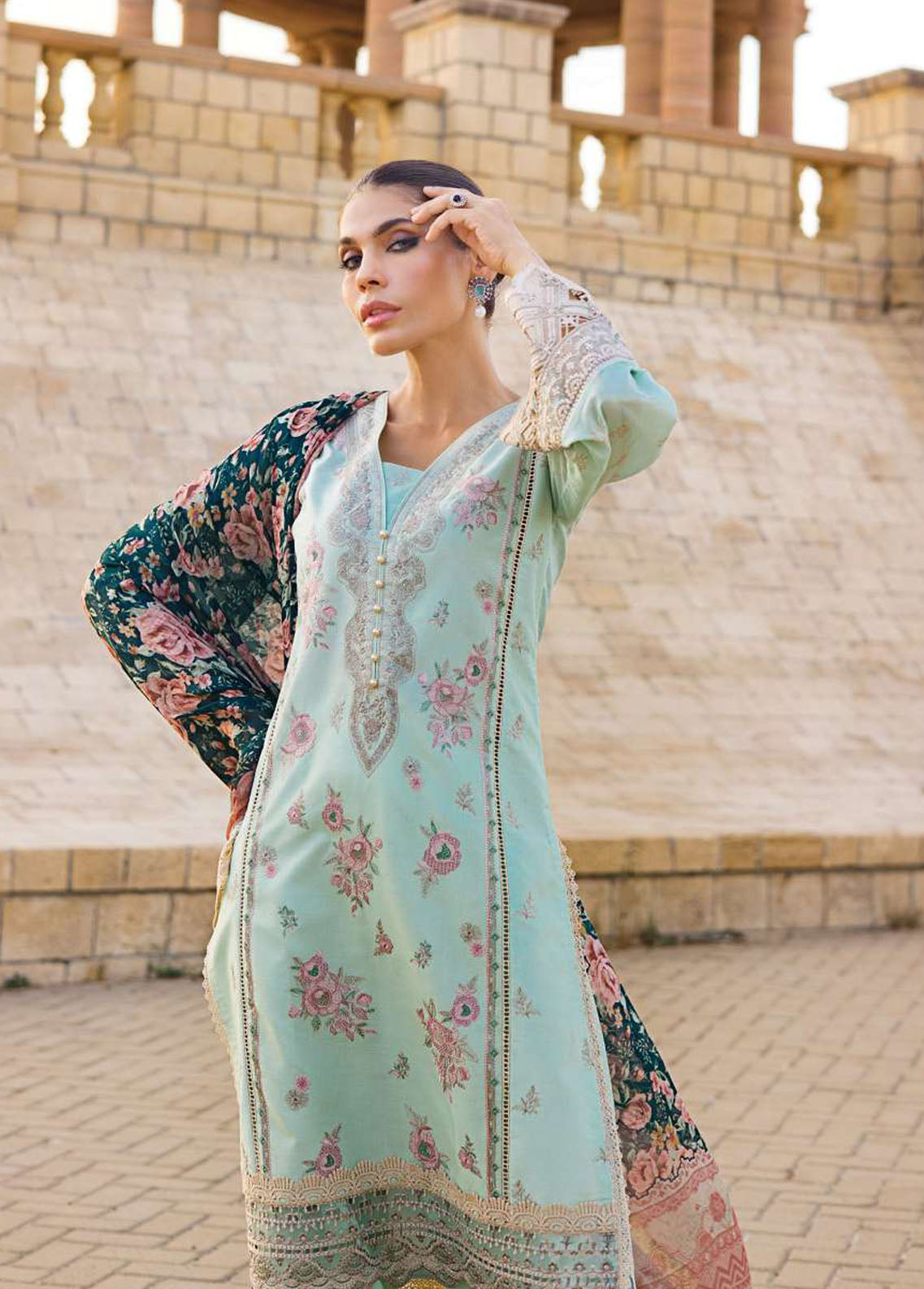 Zainab Chottani Luxury Lawn Collection 2023 2A