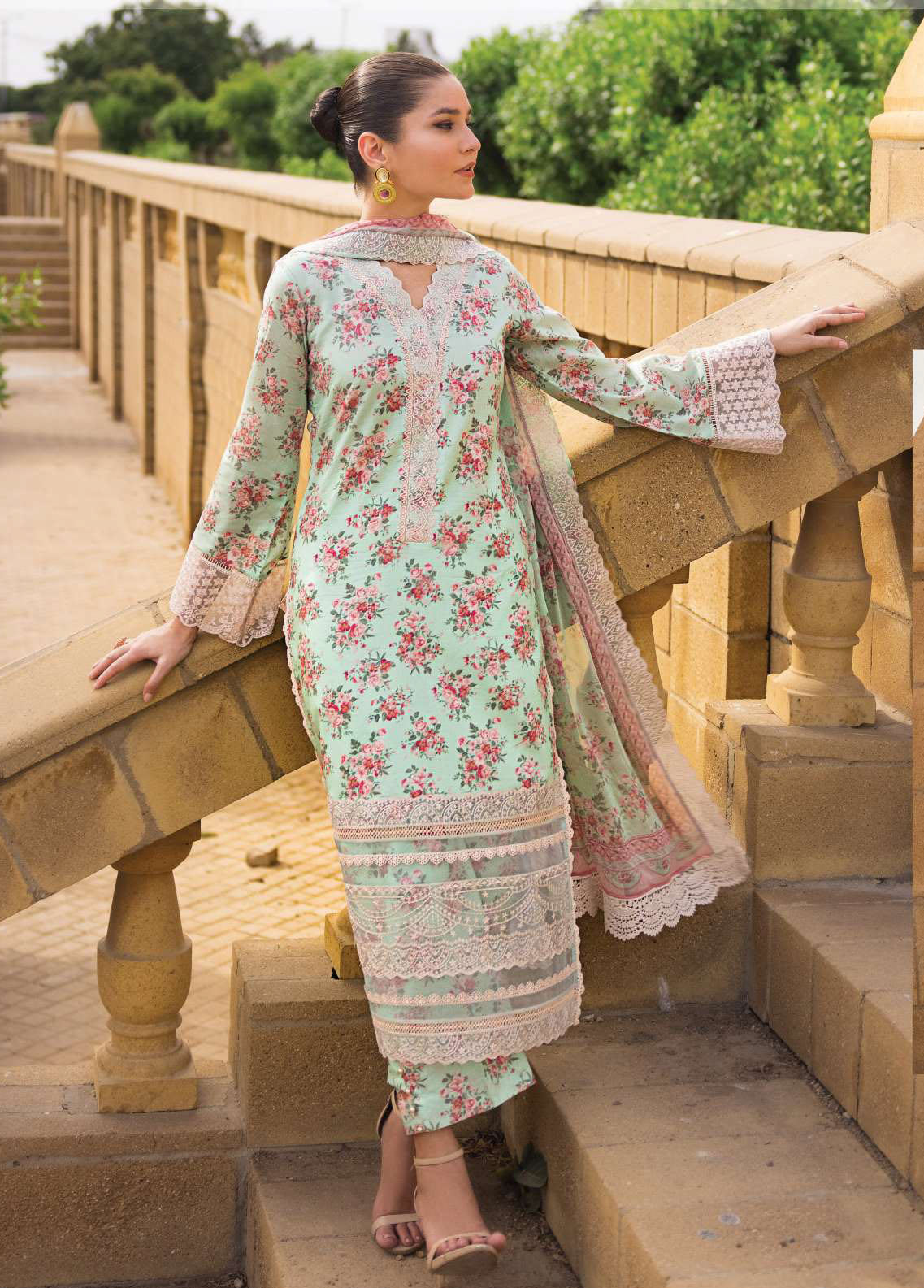 Zainab Chottani Luxury Lawn Collection 2023 6A